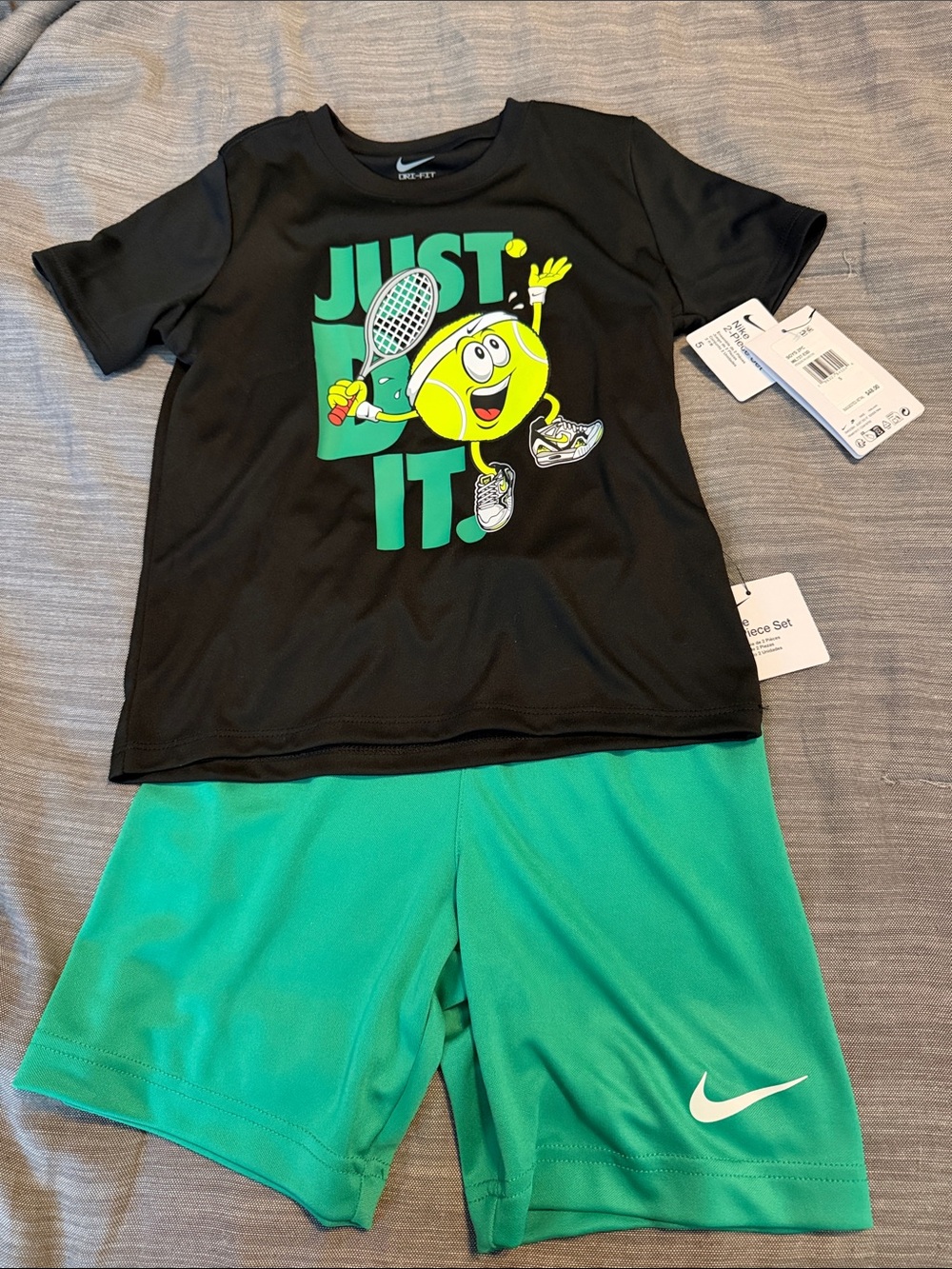 Nike Black & Green 'Just Do It' Tennis Graphic Kids Set